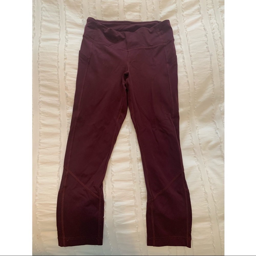 Lululemon maroon Pace Rival Mid-Rise Crop 22”